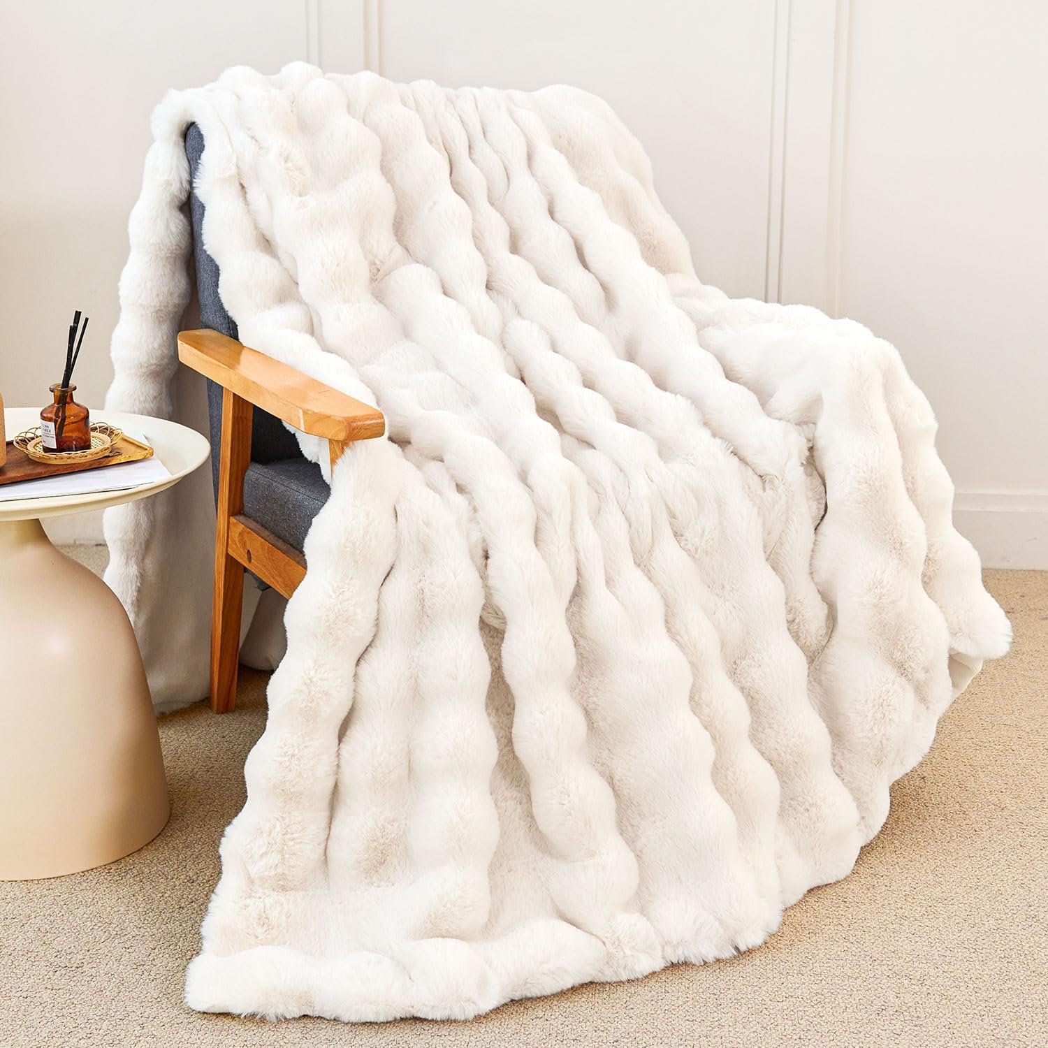 Faux Rabbit Fur Throw Blanket for Couch, Cream White Throw Blankets 50″x60″